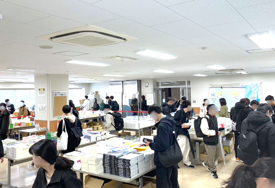 教科書販売会場